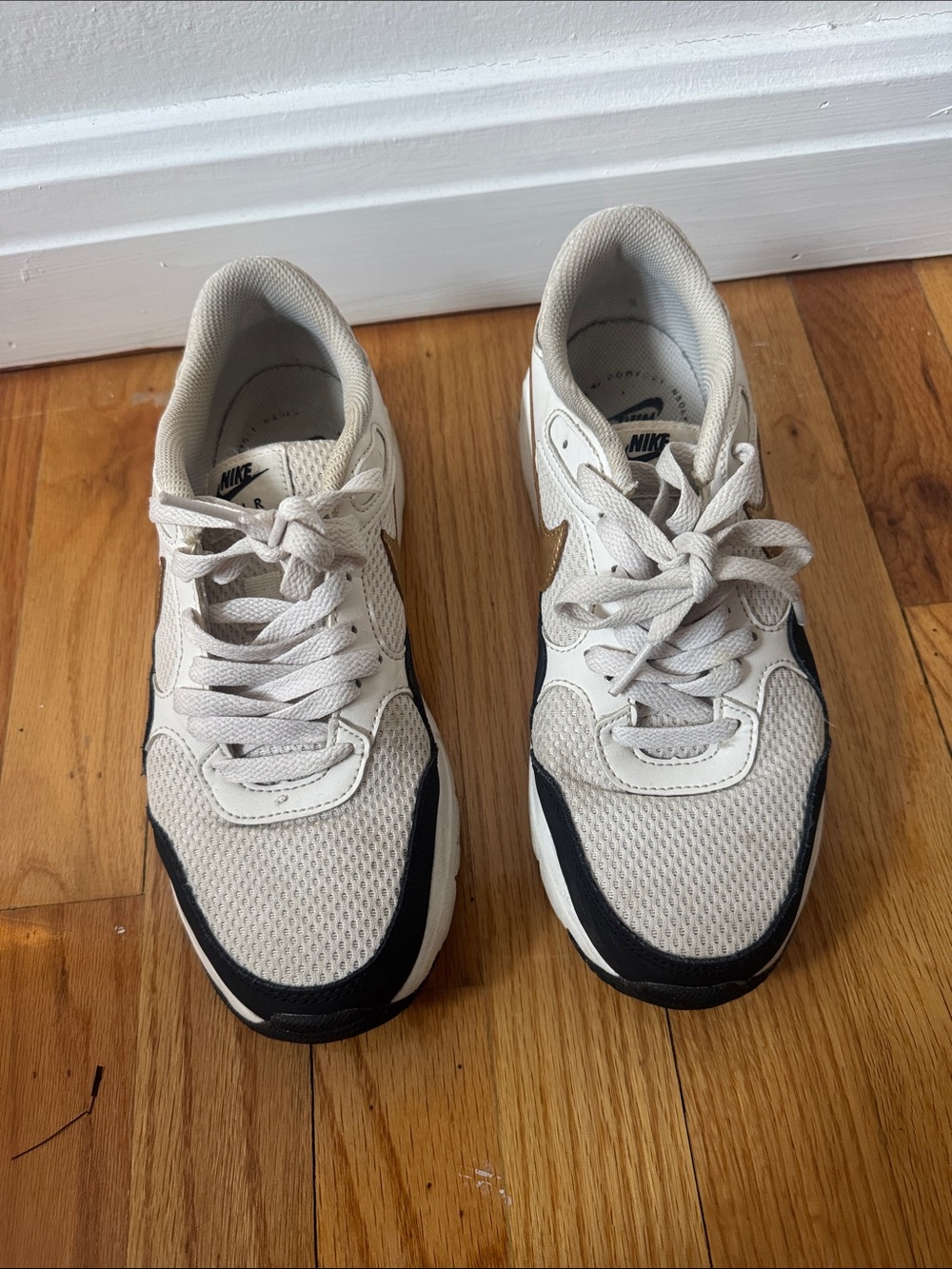 Nike Men’s Cream and Black Low-Top Sneakers